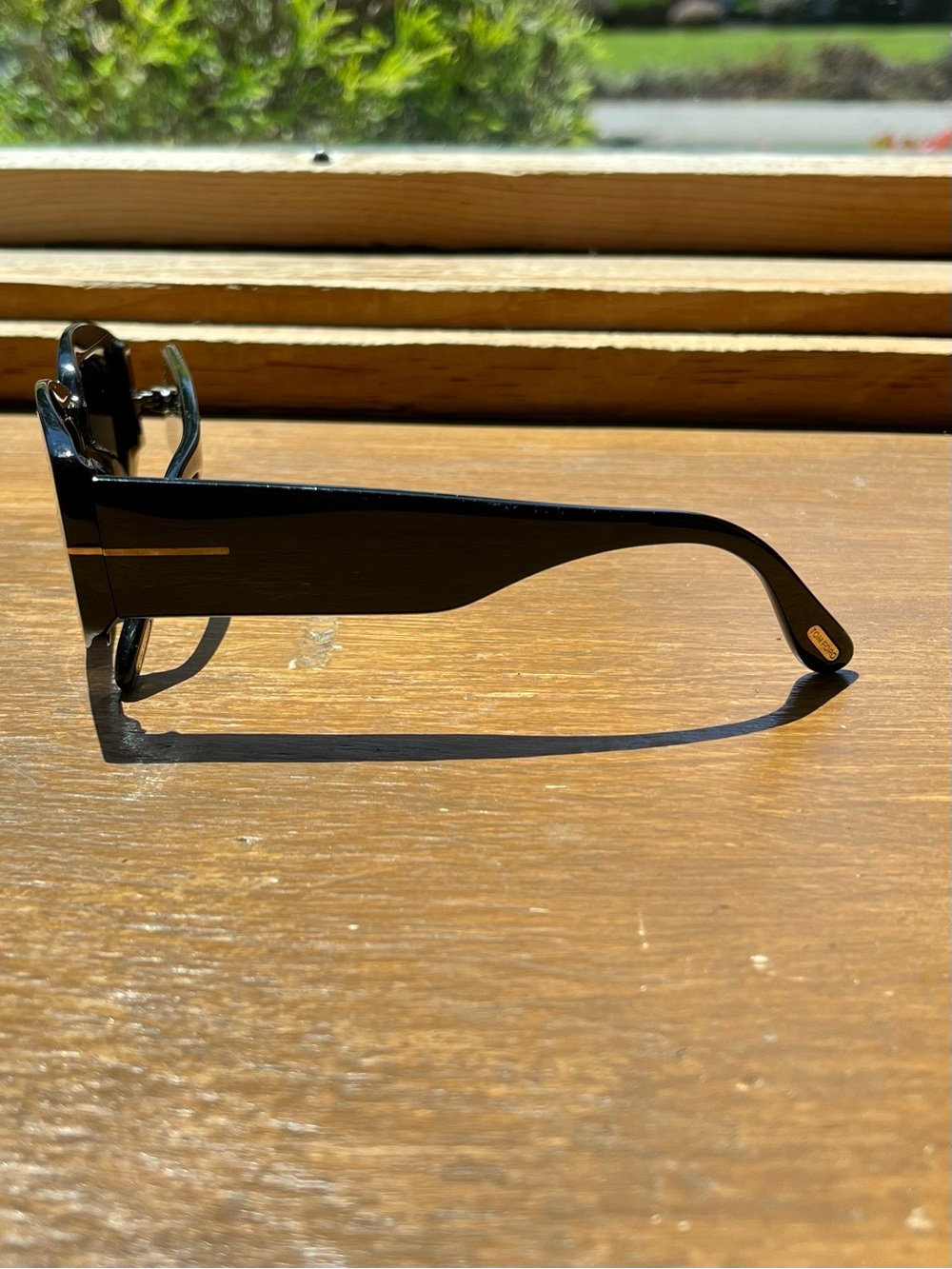 Tom Ford Black Oval Sunglasses with Gold T Logo - Picture 2 of 3